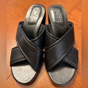 New Naturalizer Women's Black Slide Sandals
